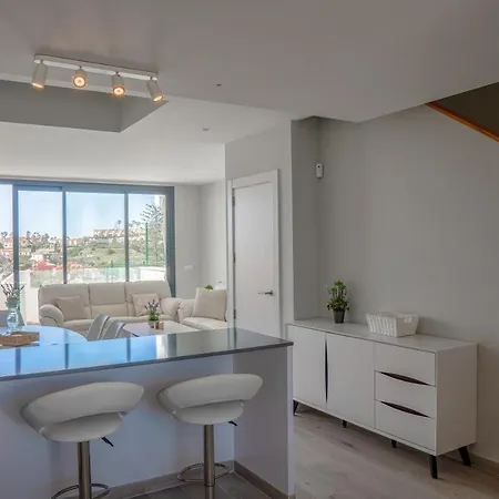 Stunning Villamar, Next To The Beach 度假居 *